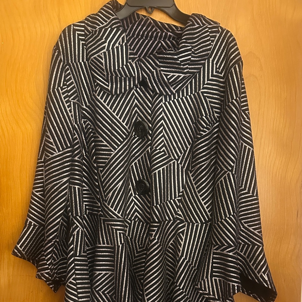Black and White Geometric Button-Front Women’s Top